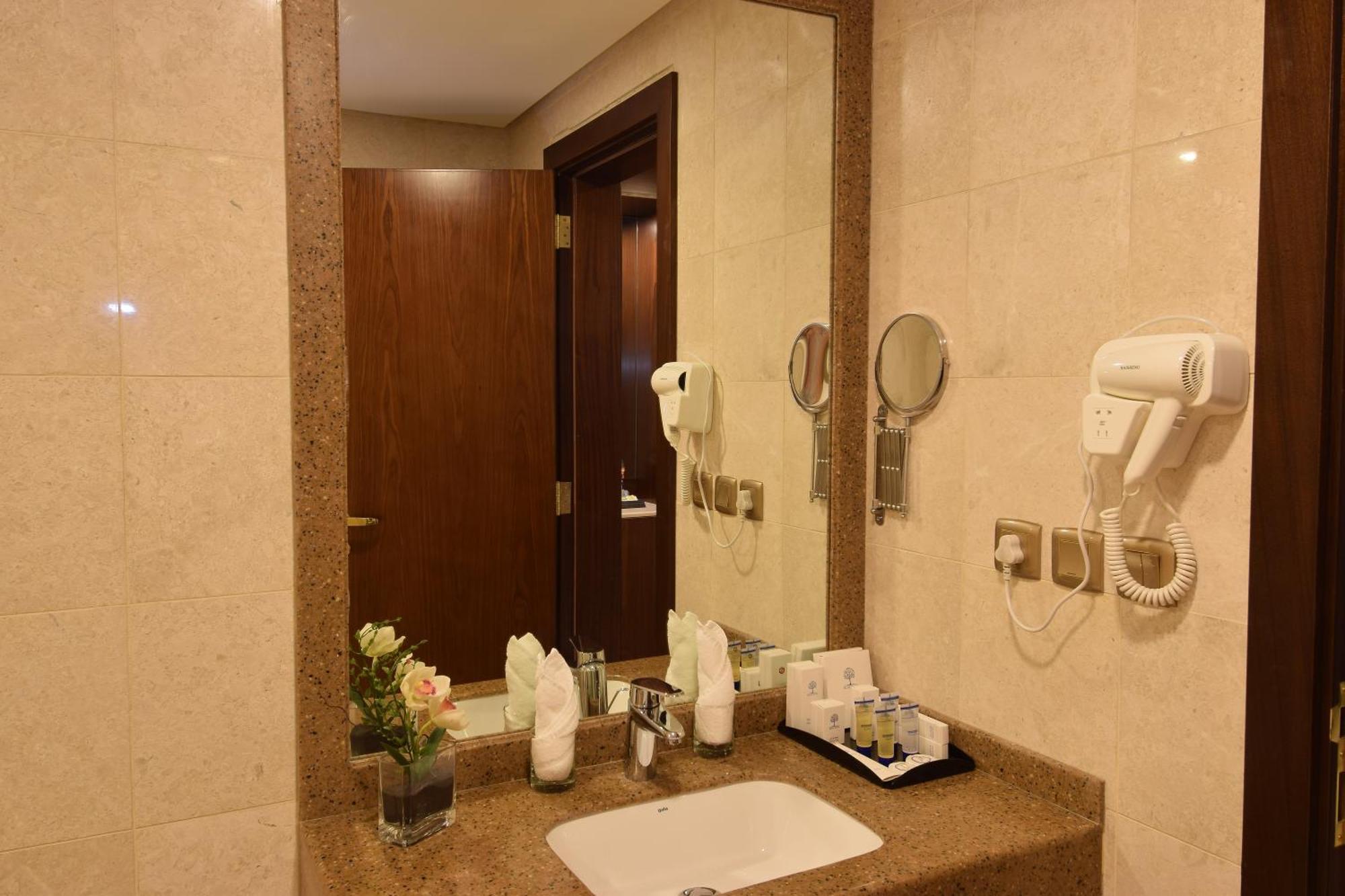 Zaha Al Munawara Hotel Medina Luaran gambar